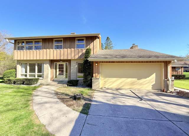 Property at 1141 W Acacia Rd, Glendale, WI 53217, 4 beds, 2.5 baths