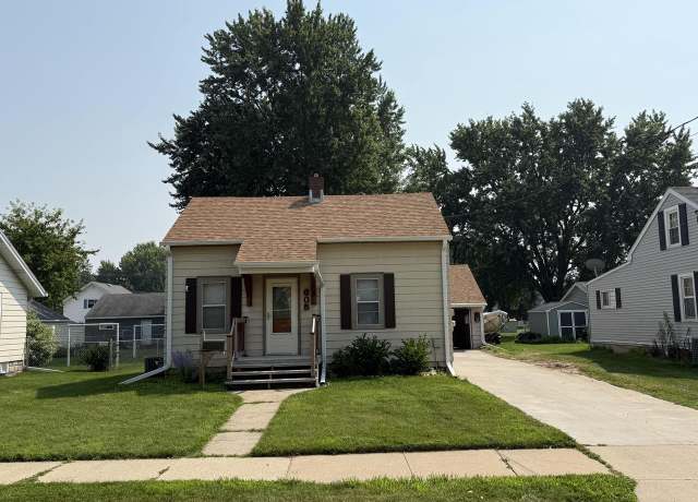 Property at 605 Pierce Ave, Little Chute, WI 54140, 3 beds, 1.5 baths