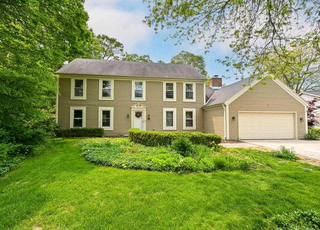 Property at 3627 W Chantilly Ct, Mequon, WI 53092, 4 beds, 2.5 baths