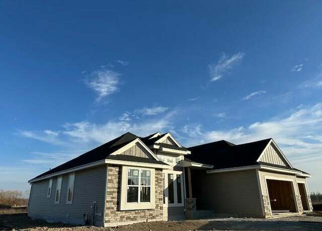 Property at W221N4576 Timber Ct, Pewaukee, WI 53072, 3 beds, 2.5 baths