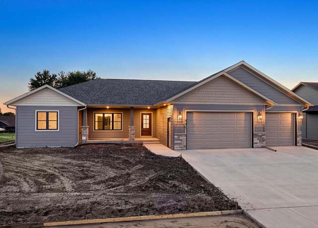 Property at 940 Crockett Dr, Holmen, WI 54636, 3 beds, 2 baths