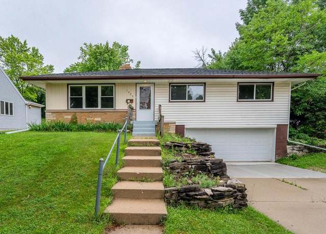 Property at 1429 Aldoro Dr, Waukesha, WI 53188, 3 beds, 2 baths