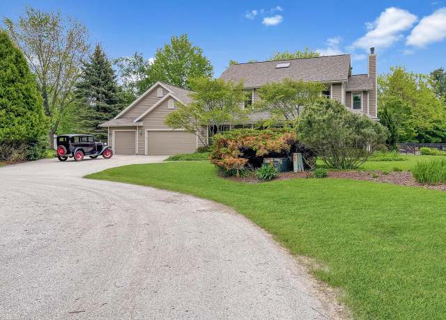 Property at 2307 W Willow Creek Ln, Sheboygan, WI 53083, 5 beds, 3.5 baths