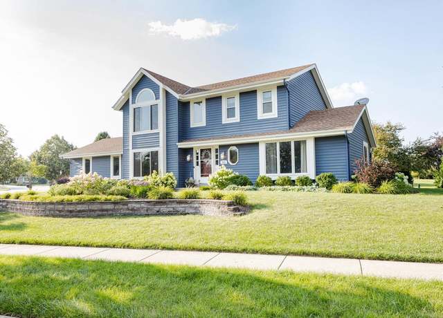Property at 858 Laureate Dr, Pewaukee, WI 53072, 3 beds, 2.5 baths