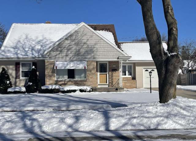 Property at 1412 Cherry Rd, Manitowoc, WI 54220, 2 beds, 2 baths