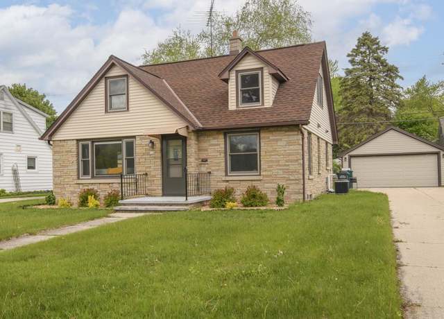 Property at 918 Park Ave, West Bend, WI 53090, 3 beds, 1.5 baths