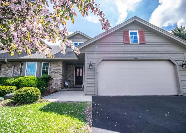 Property at 207 Deer Ridge Dr, West Bend, WI 53095, 3 beds, 2.5 baths