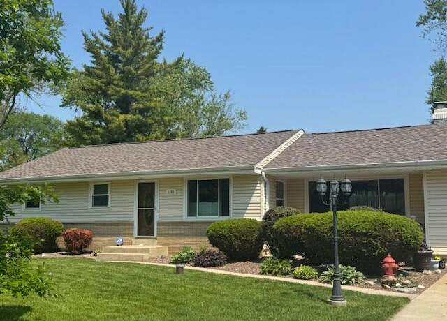 Property at 1450 S 166th St, New Berlin, WI 53151, 3 beds, 1 bath