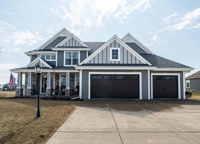 Property at 8121 W Highlander Dr, Mequon, WI 53097, 5 beds, 4.5 baths