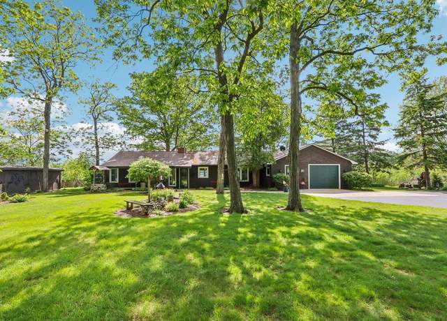 Property at 950 N Dousman Rd, Summit, WI 53066, 3 beds, 2 baths