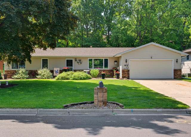 Property at 1608 Hickory St, Onalaska, WI 54650, 3 beds, 2 baths