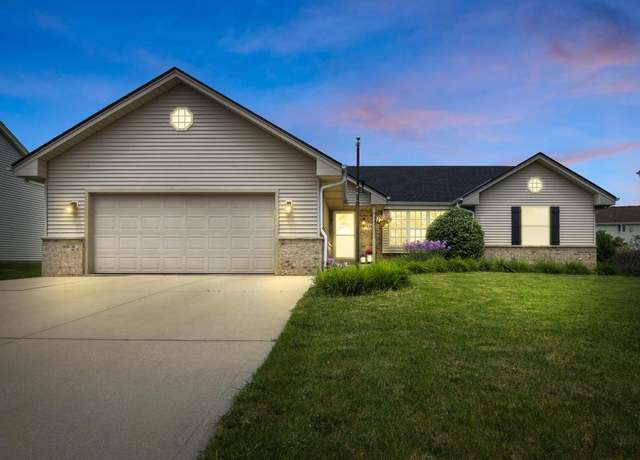 Property at 516 E Randy Rd, Oak Creek, WI 53154, 3 beds, 2.5 baths