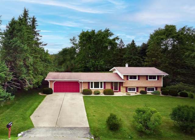 Property at 9406 14th St, Kenosha, WI 53144, 4 beds, 2.5 baths