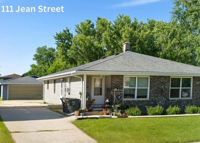 Property at 111 Jean St #113, Oconomowoc, WI 53066, 4 beds, 2 baths