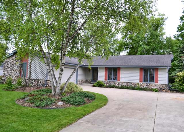 Property at 7827 W Canterbury Ct, Franklin, WI 53132, 3 beds, 2 baths