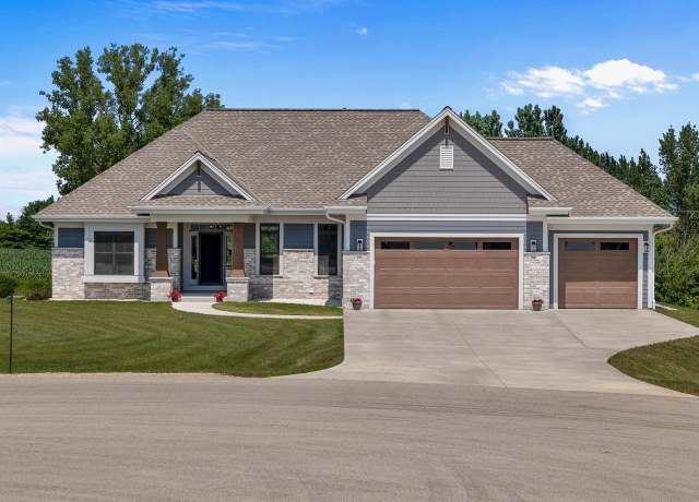 Property at 4884 Dixie Ct, Port Washington, WI 53074, 4 beds, 2.5 baths