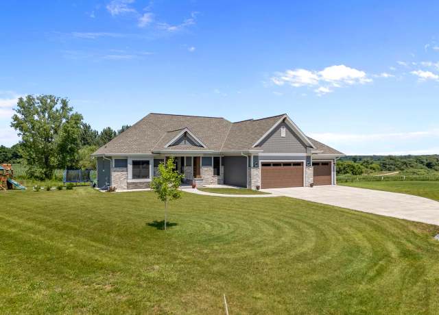 Property at 4884 Dixie Ct, Port Washington, WI 53074, 4 beds, 2.5 baths