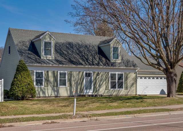 Property at 724 Sand Lake Rd, Onalaska, WI 54650, 4 beds, 2 baths