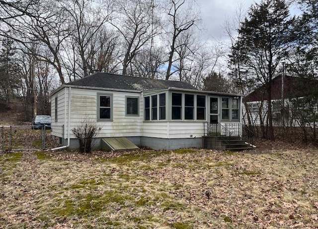 Property at 33902 S Lakeshore Dr, Burlington, WI 53105, 3 beds, 1 bath