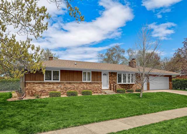 Property at 1611 Hickory St, Onalaska, WI 54650, 3 beds, 2.5 baths
