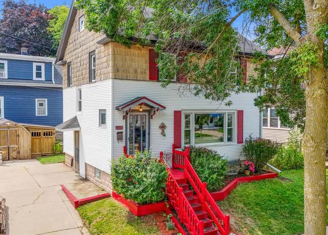 Property at 229 E Norwich St, Milwaukee, WI 53207, 3 beds, 1.5 baths