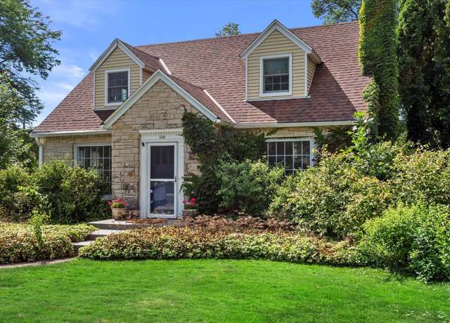 Property at 208 Maple Ter, Oconomowoc, WI 53066, 3 beds, 2.5 baths