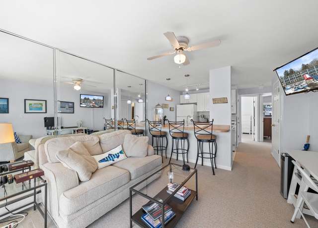 Property at 227 Dewey Ave #201, Fontana, WI 53125, 2 beds, 1 bath