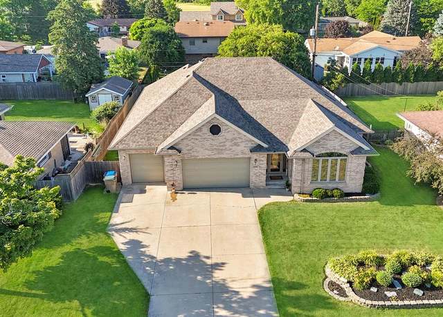 Property at 4000 86th Pl, Pleasant Prairie, WI 53158, 5 beds, 3 baths