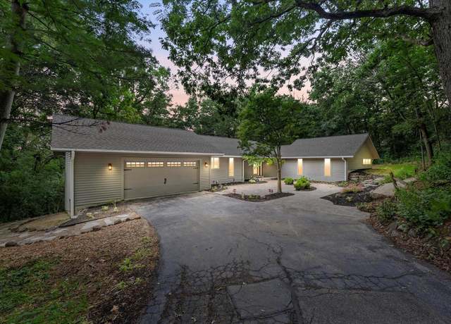 Property at 823 Knollwood Ct, Waukesha, WI 53188, 3 beds, 2.5 baths