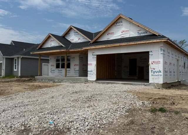 Property at 1023 Waterstone Ct, Pewaukee, WI 53072, 3 beds, 2 baths