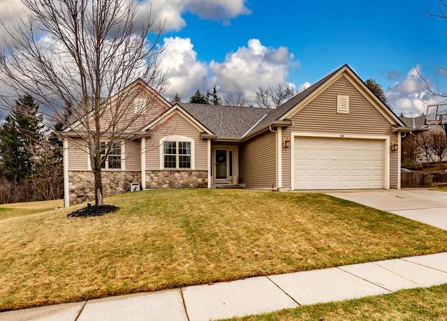 Property at 431 Thurow Dr, Oconomowoc, WI 53066, 3 beds, 2 baths