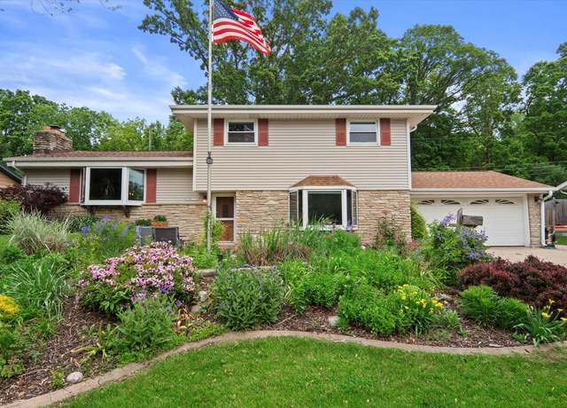 Property at N91W17752 Saint Regis Dr, Menomonee Falls, WI 53051, 4 beds, 2 baths