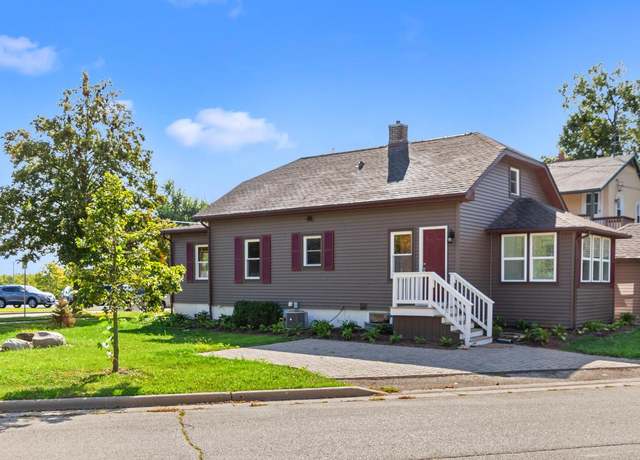 Property at 752 S Wells St, Lake Geneva, WI 53147, 2 beds, 1.5 baths