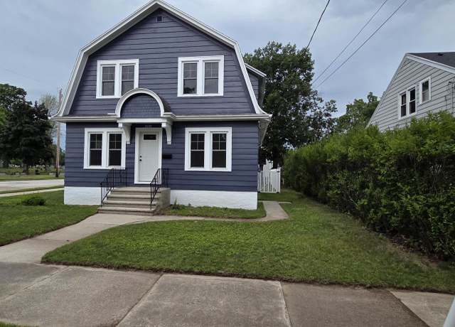 Property at 2600 Monroe St, Two Rivers, WI 54241, 3 beds, 2 baths