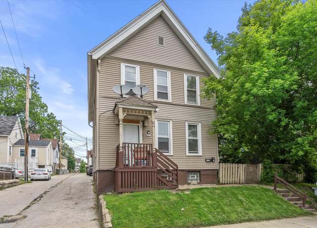 Property at 1116 W Mineral St, Milwaukee, WI 53204, 5 beds, 2.5 baths