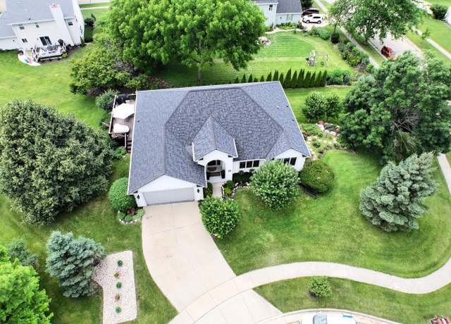 Property at 825 Chantilly Ct, Burlington, WI 53105, 4 beds, 3 baths
