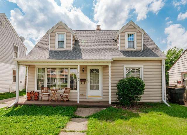 Property at 1969 S 92nd St, West Allis, WI 53227, 4 beds, 1 bath