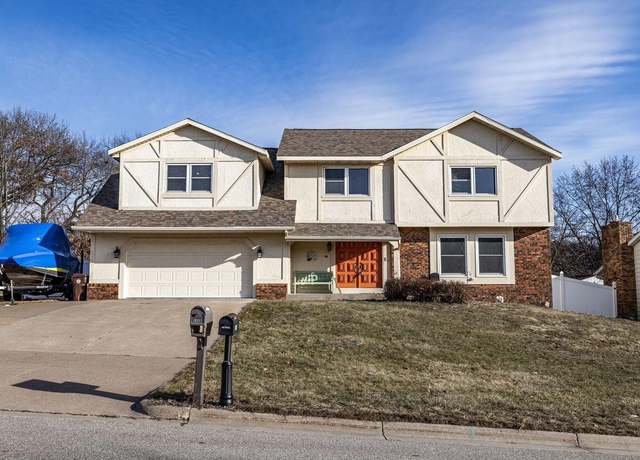 Property at 1112 Parkridge Dr, Onalaska, WI 54650, 4 beds, 2.5 baths