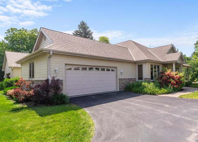 Property at 7062 S Fieldstone Ct, Franklin, WI 53132, 3 beds, 3 baths