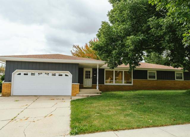 Property at 2157 W Henry Ave, Milwaukee, WI 53221, 3 beds, 1.5 baths