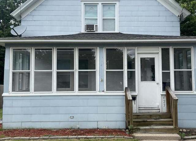 Property at 423 S 4th Street East St, Fort Atkinson, WI 53538, 3 beds, 1 bath