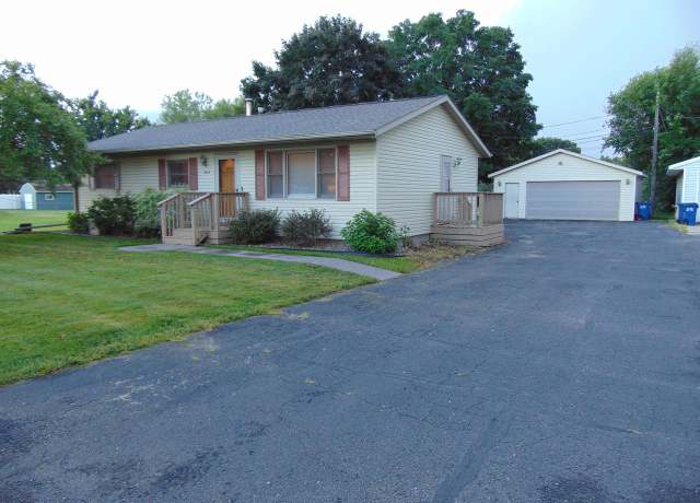 Property at 2815 Marion St, La Crosse, WI 54603, 3 beds, 2 baths