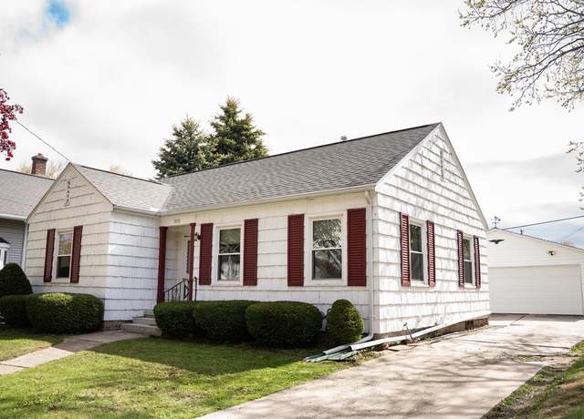 Property at 1013 N 13th St, Manitowoc, WI 54220, 2 beds, 1 bath