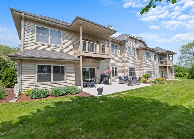 Property at 957 Autumn Ridge Ln, Hartford, WI 53027, 2 beds, 2 baths