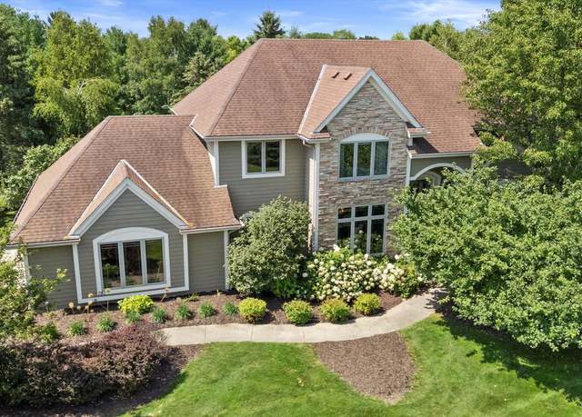 Property at 787 Red Oak Dr, Summit, WI 53066, 4 beds, 2.5 baths