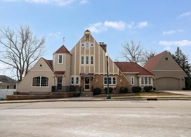 Property at 281 S Lake St, Elkhart Lake, WI 53020, 4 beds, 3 baths