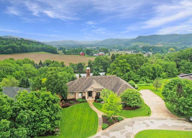 Property at 4915 Silver Morning Ln, La Crosse, WI 54601, 5 beds, 3.5 baths