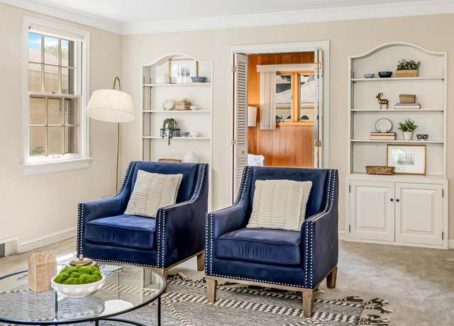 Property at 9315 Harding Blvd, Wauwatosa, WI 53226, 3 beds, 1.5 baths