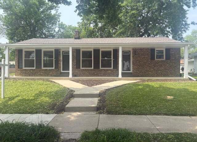 Property at 832 Harding Ave, Waukesha, WI 53186, 5 beds, 2 baths