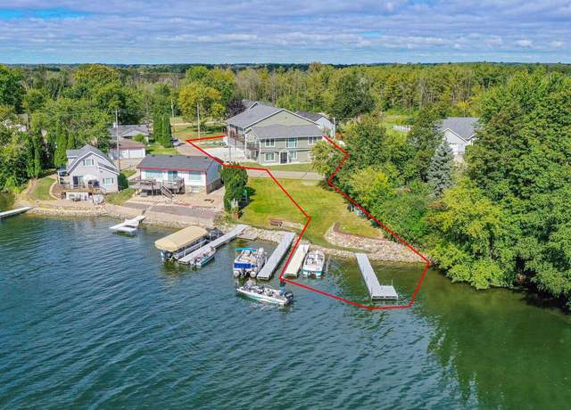 Property at 7134 N Tichigan Rd, Waterford, WI 53185, 7 beds, 6.5 baths
